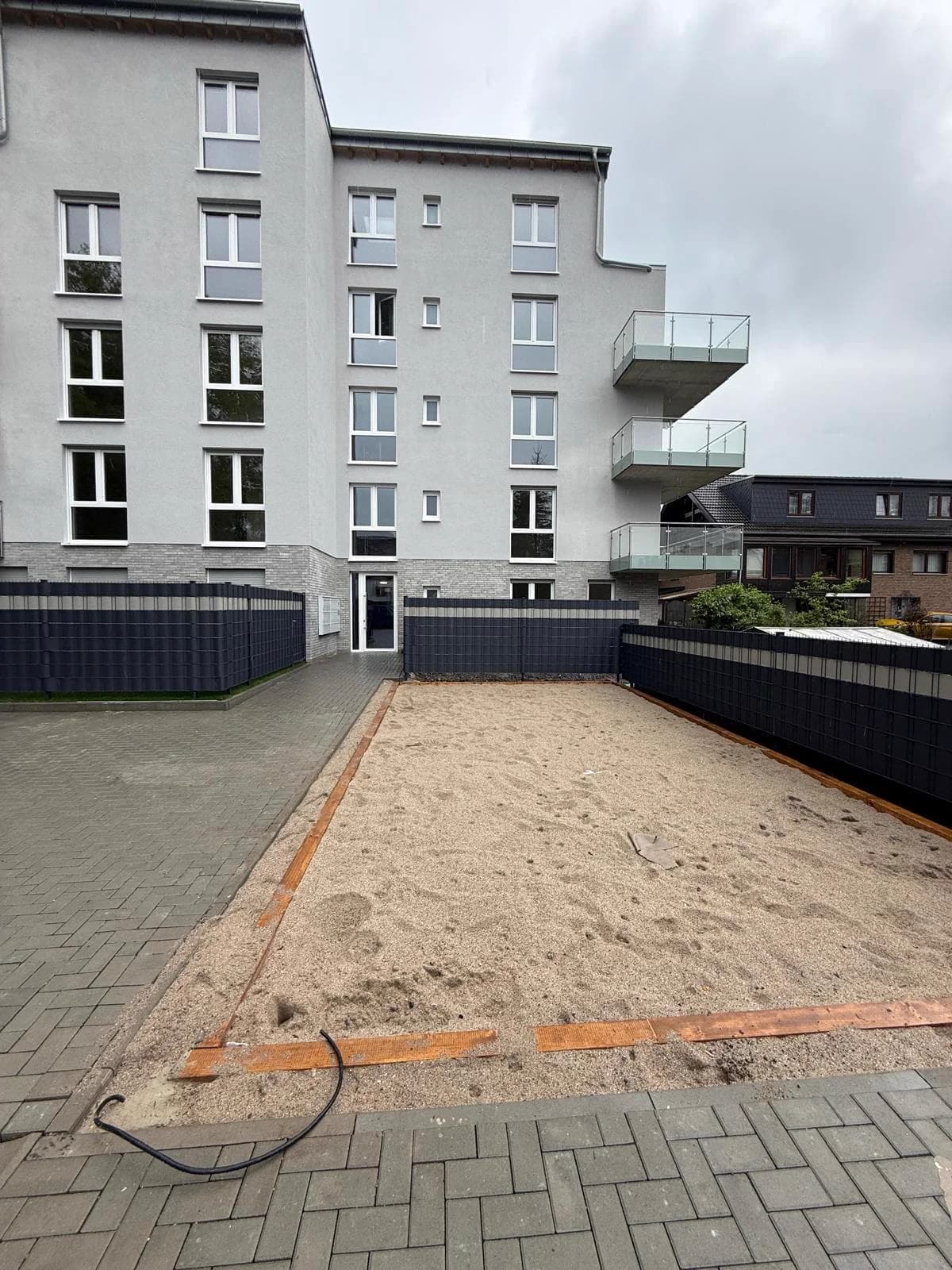 Sandkasten Zaunbau Duisburg – GaLaBau Außenanlagen Brüder Berisha
