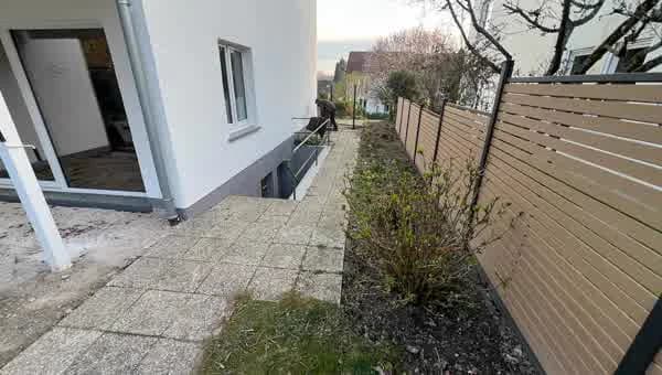 Gartengestaltung Vorher – Seitenansicht mit Sichtschutzzaun Region Bonn – Brüder Berisha