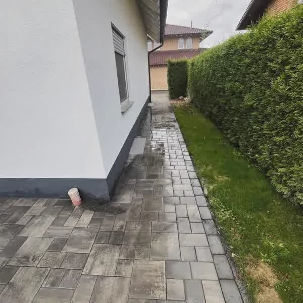 Seitlicher Gehweg Hecke Pflaster Region Rhein-Sieg – Brüder Berisha Garten- und Landschaftsbau